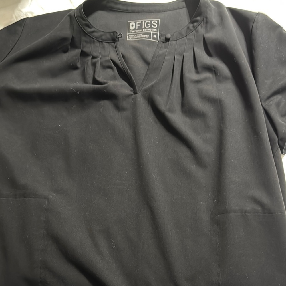Figs Black Scrub Top